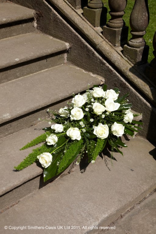Simply Roses Single Ended Spray (Various Colours)