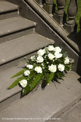 Simply Roses Single Ended Spray (Various Colours)