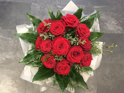 Luxury Dozen Red Roses